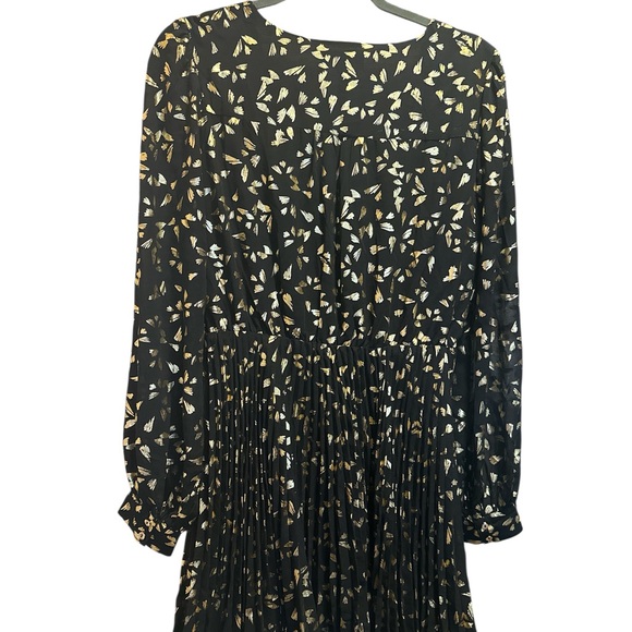 Lost + Wander Black Floral V-Neck Midi Dress with Beige Print - Picture 4 of 8